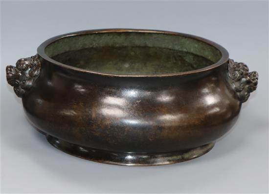 A large Chinese bronze gui censer Diameter 18cm at rim, height 9cm